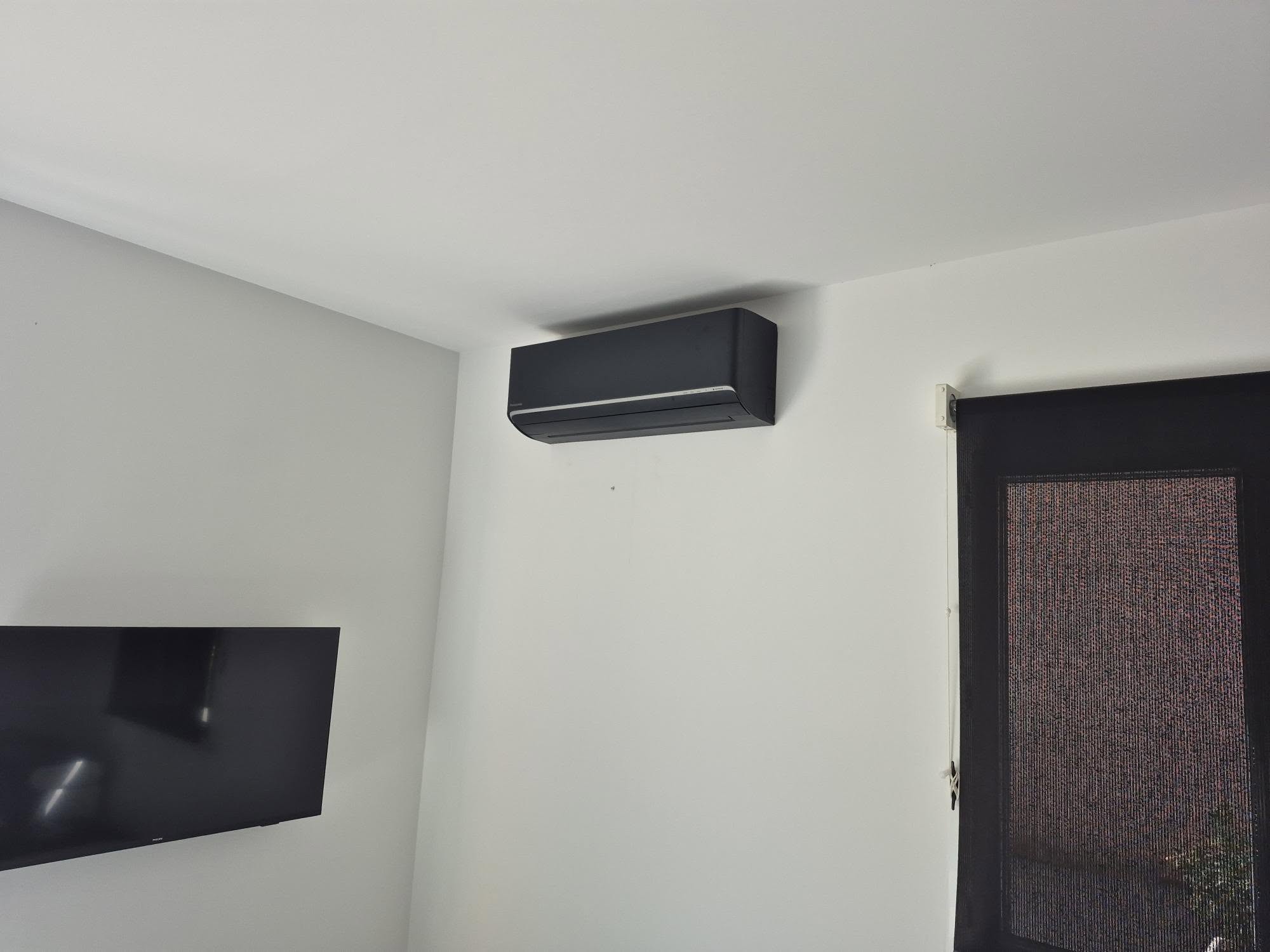 Installation monosplit climatisation réversible Panasonic à Crachier — Hemmer Entreprise