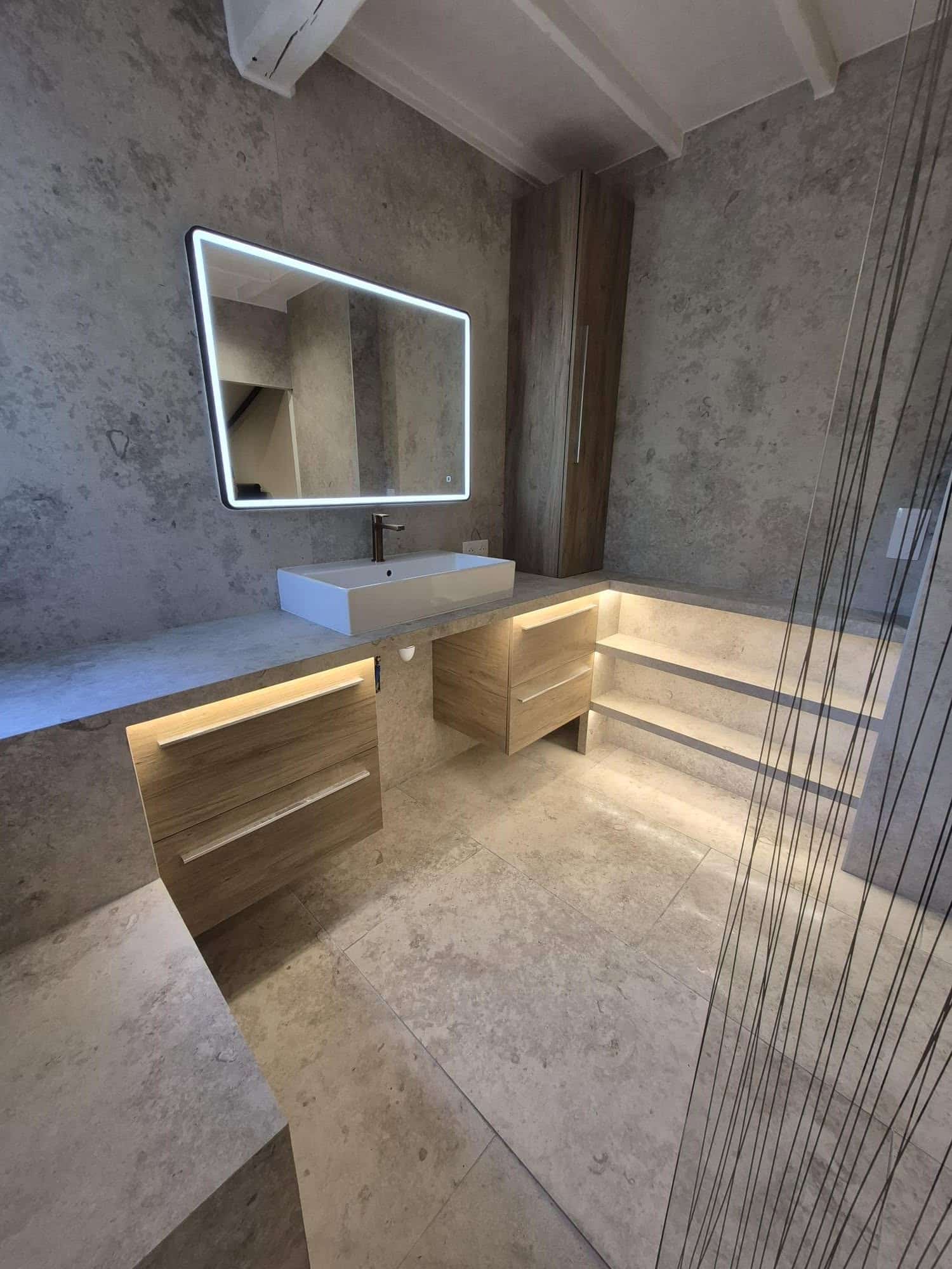 Rénovation complète de salle de bain avec douche contemporaine et banc en faïence — Hemmer Entreprise